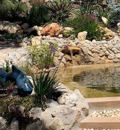 Glamping Tinyhome Pond Cabin Talurdo Retreat Hébergement de vacances *